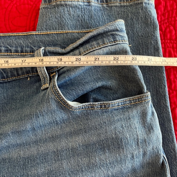 Old Navy jeans. Wow mid rise boyfriend jeans 18 - Picture 6 of 7